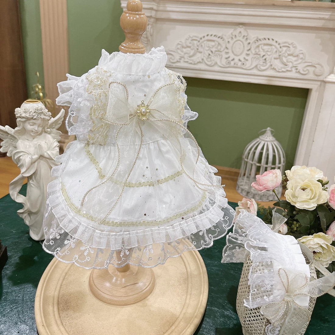 Gold-Piping Architectural Ruffles Set