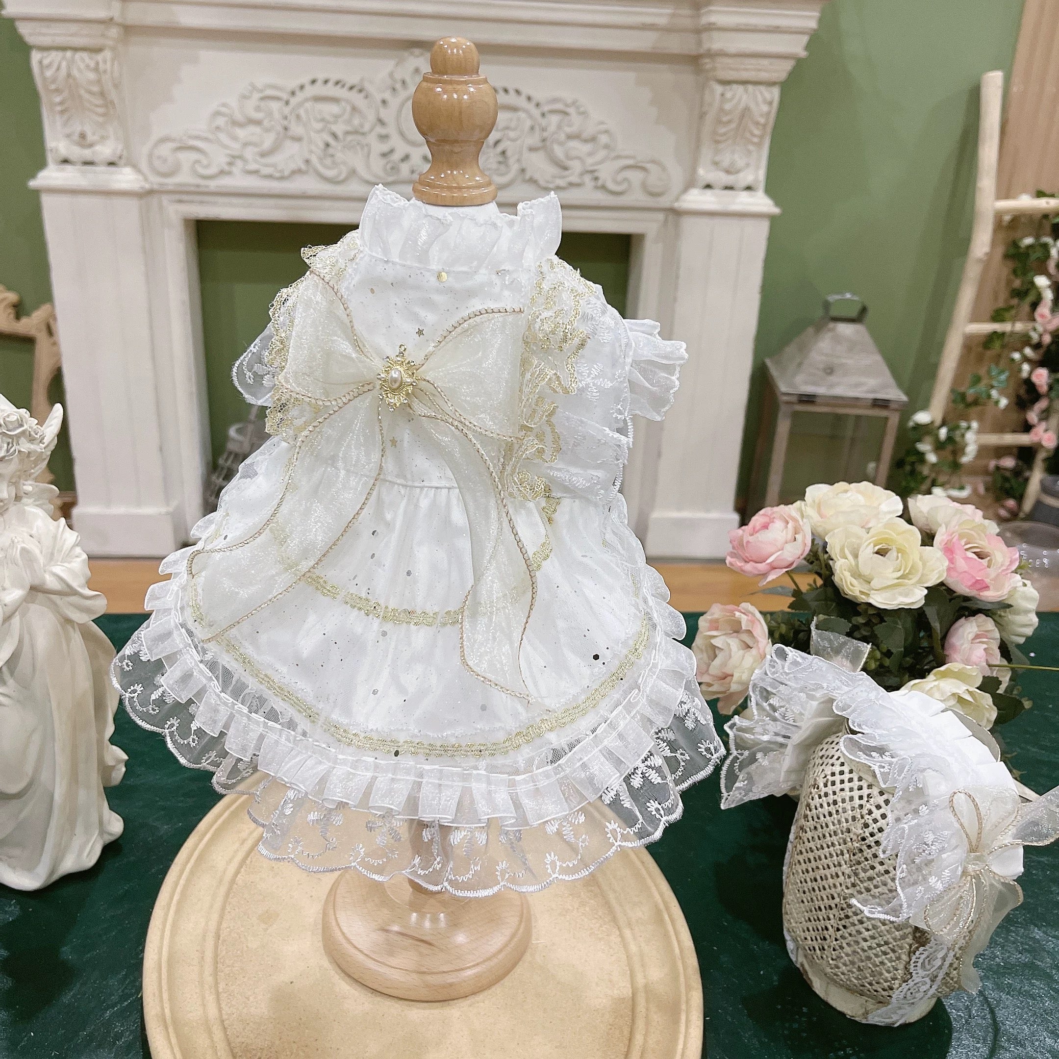 Gold-Piping Architectural Ruffles Set