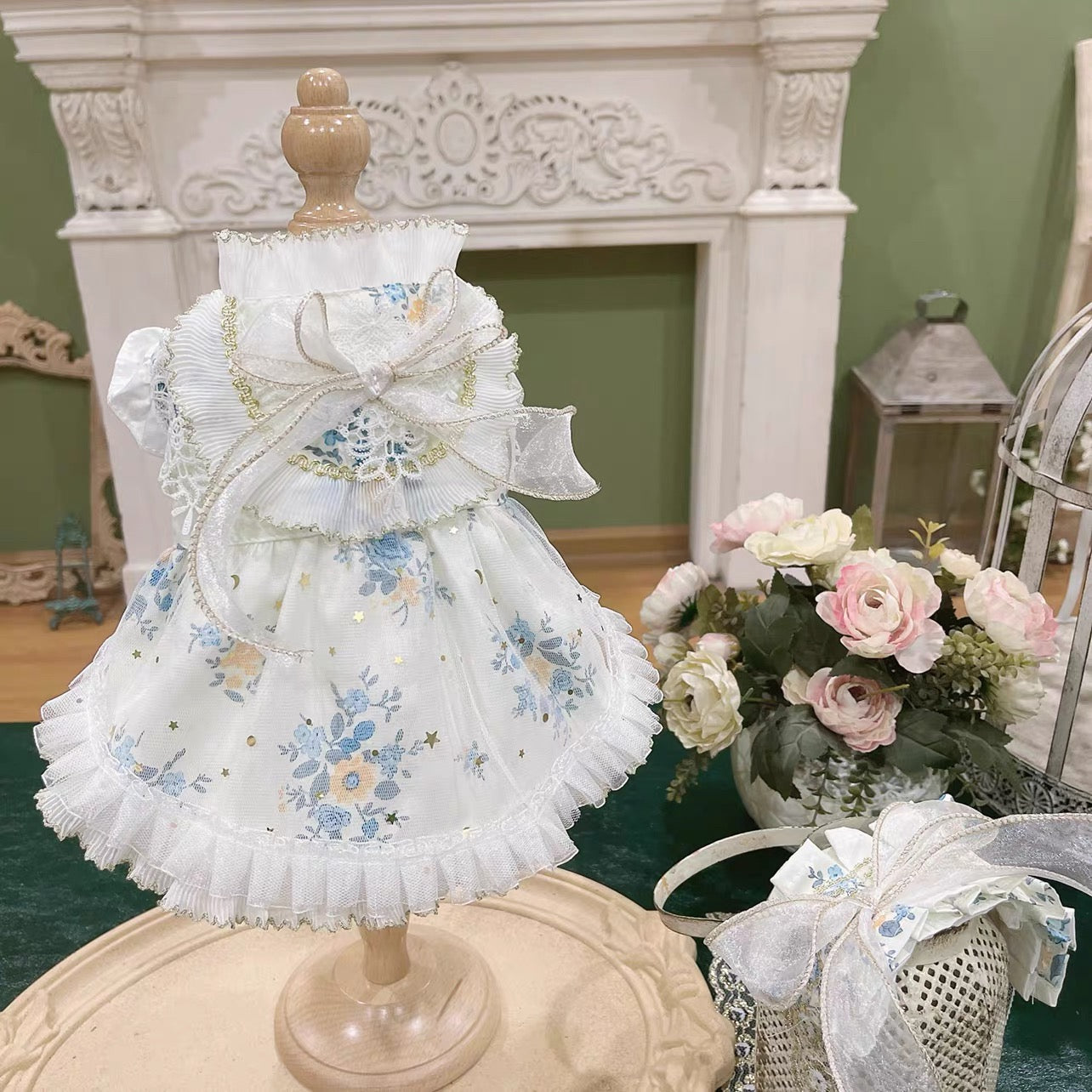The Serene Floral (Blue & Cream）