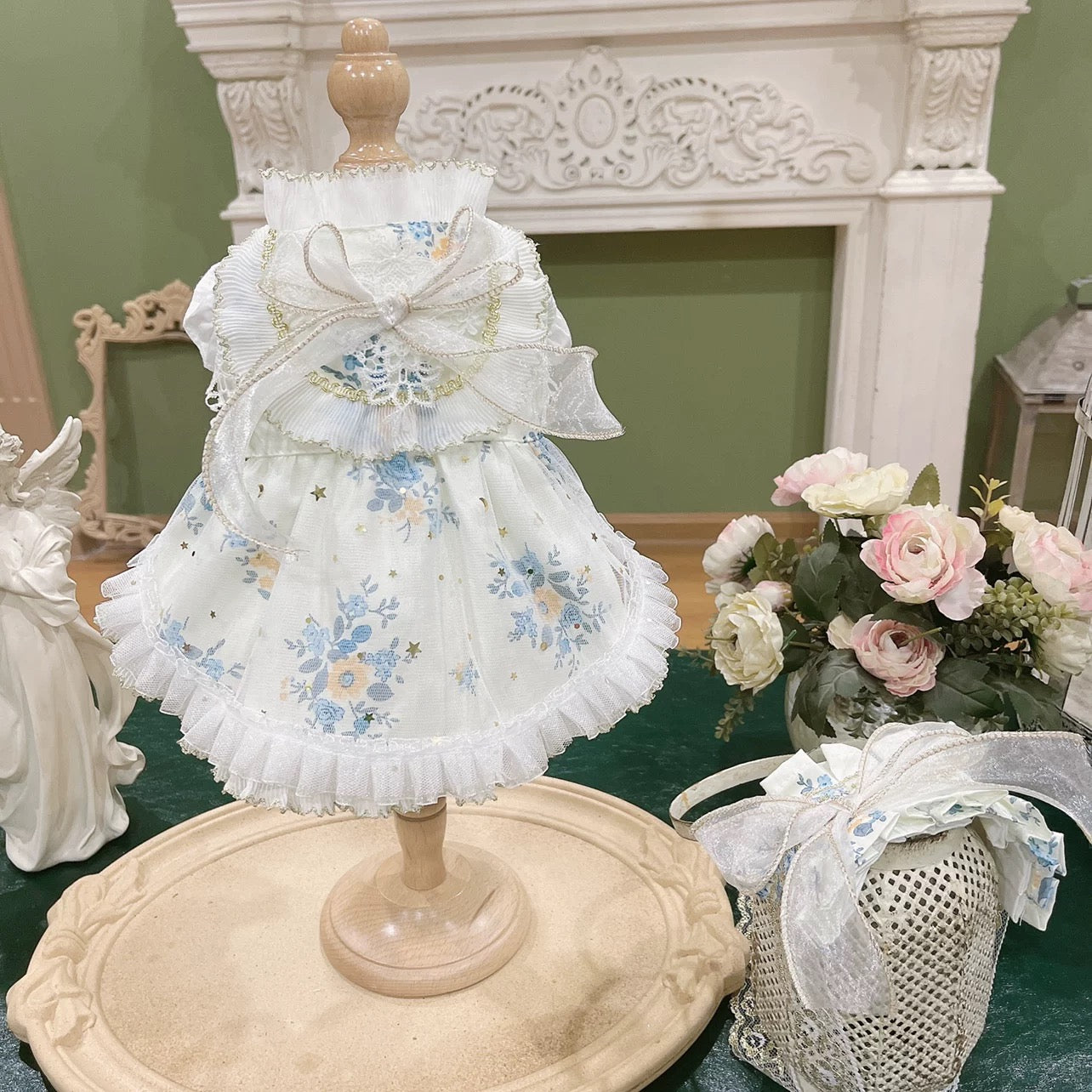 The Serene Floral (Blue & Cream）