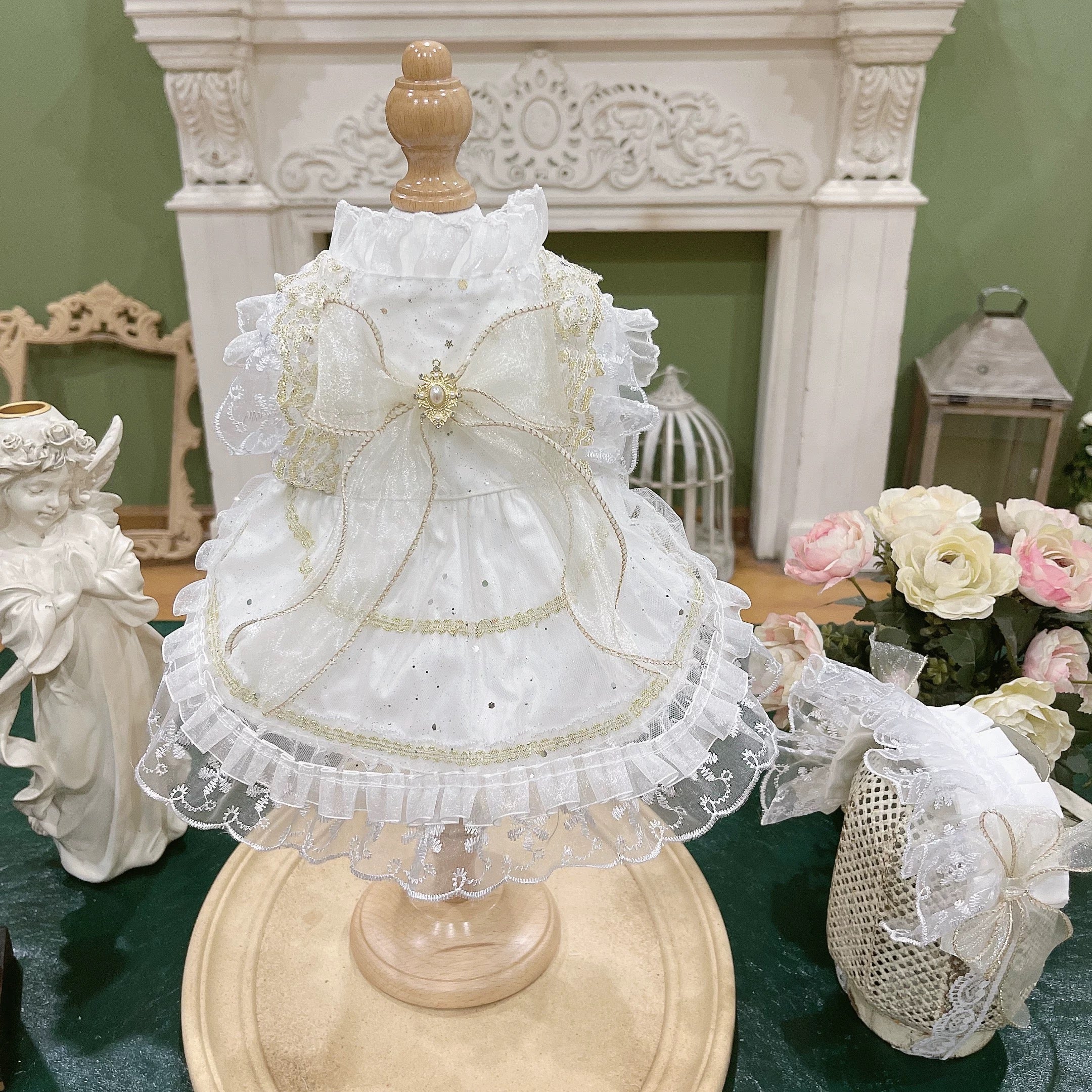 Gold-Piping Architectural Ruffles Set